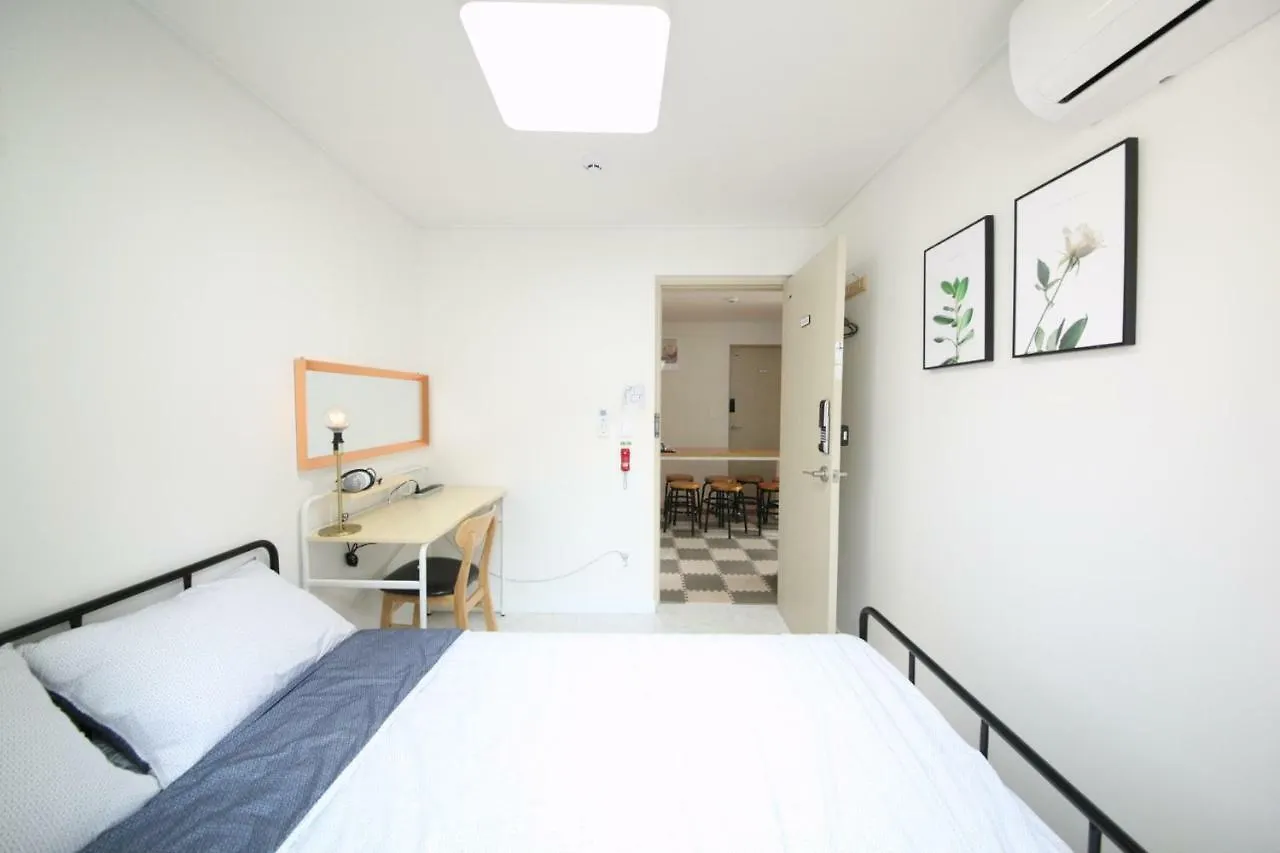 Zibro H Bed & Breakfast Seoul 3*,